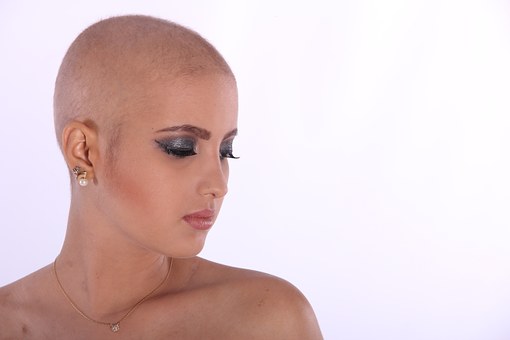 Izguba las, trepalnic in obrvi med kemoterapijo